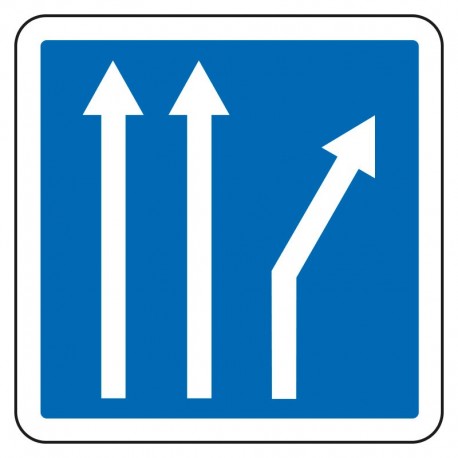 Une des trois voies part à gauche ou à droite