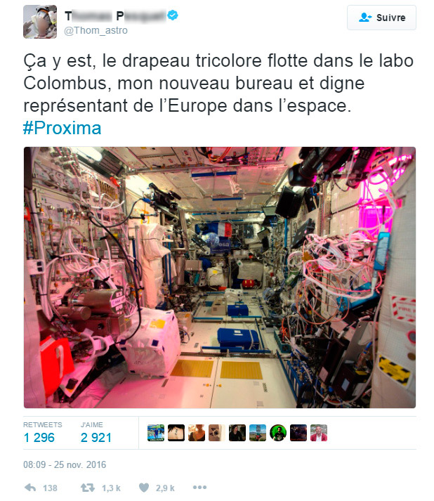 Ça y est, le drapeau tricolore flotte dans le labo Colombus, mon nouveau bureau et digne représentant de l’Europe dans l’espace.